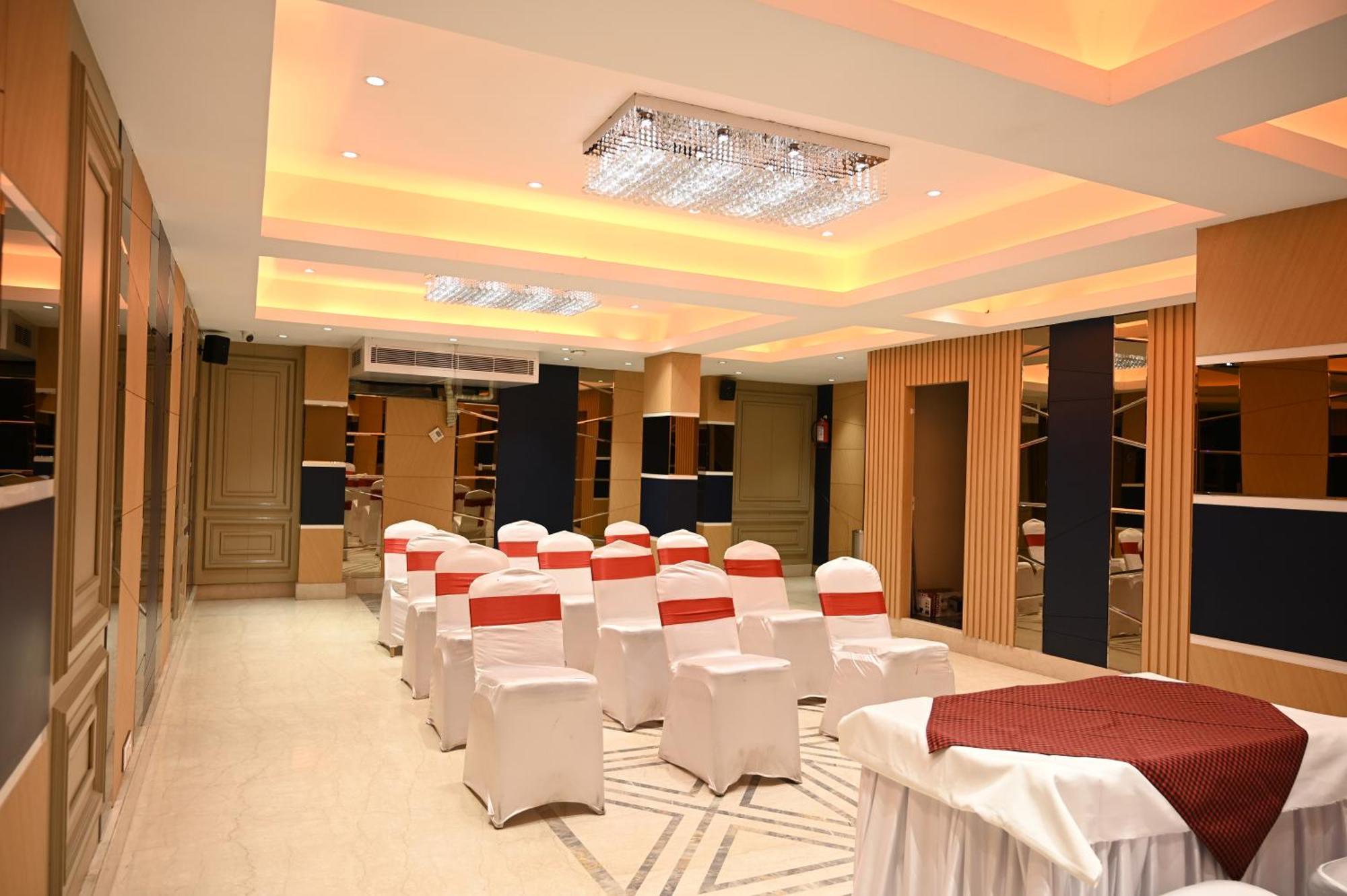Hotel Trax International Jamshedpur Exteriör bild