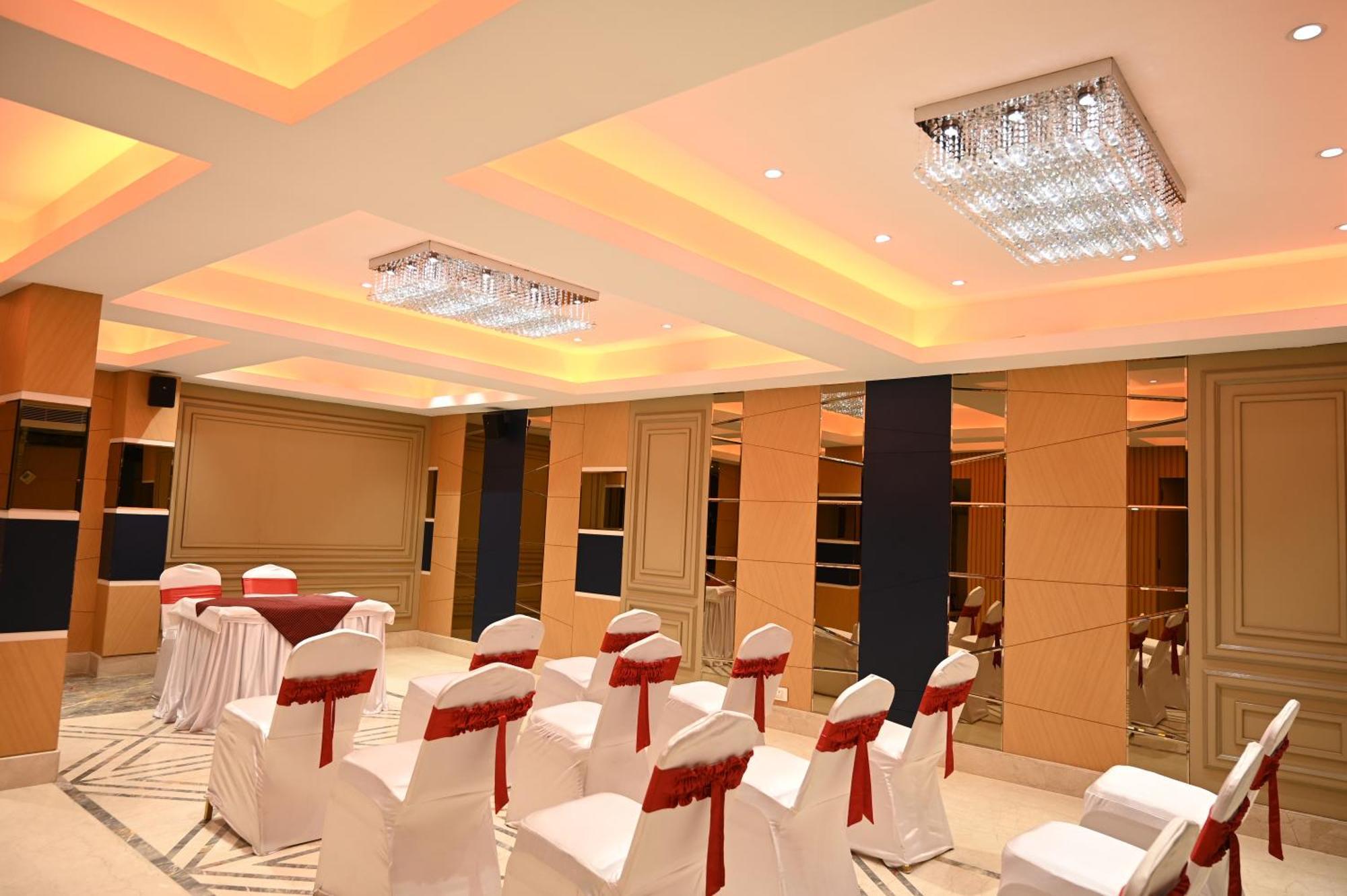 Hotel Trax International Jamshedpur Exteriör bild