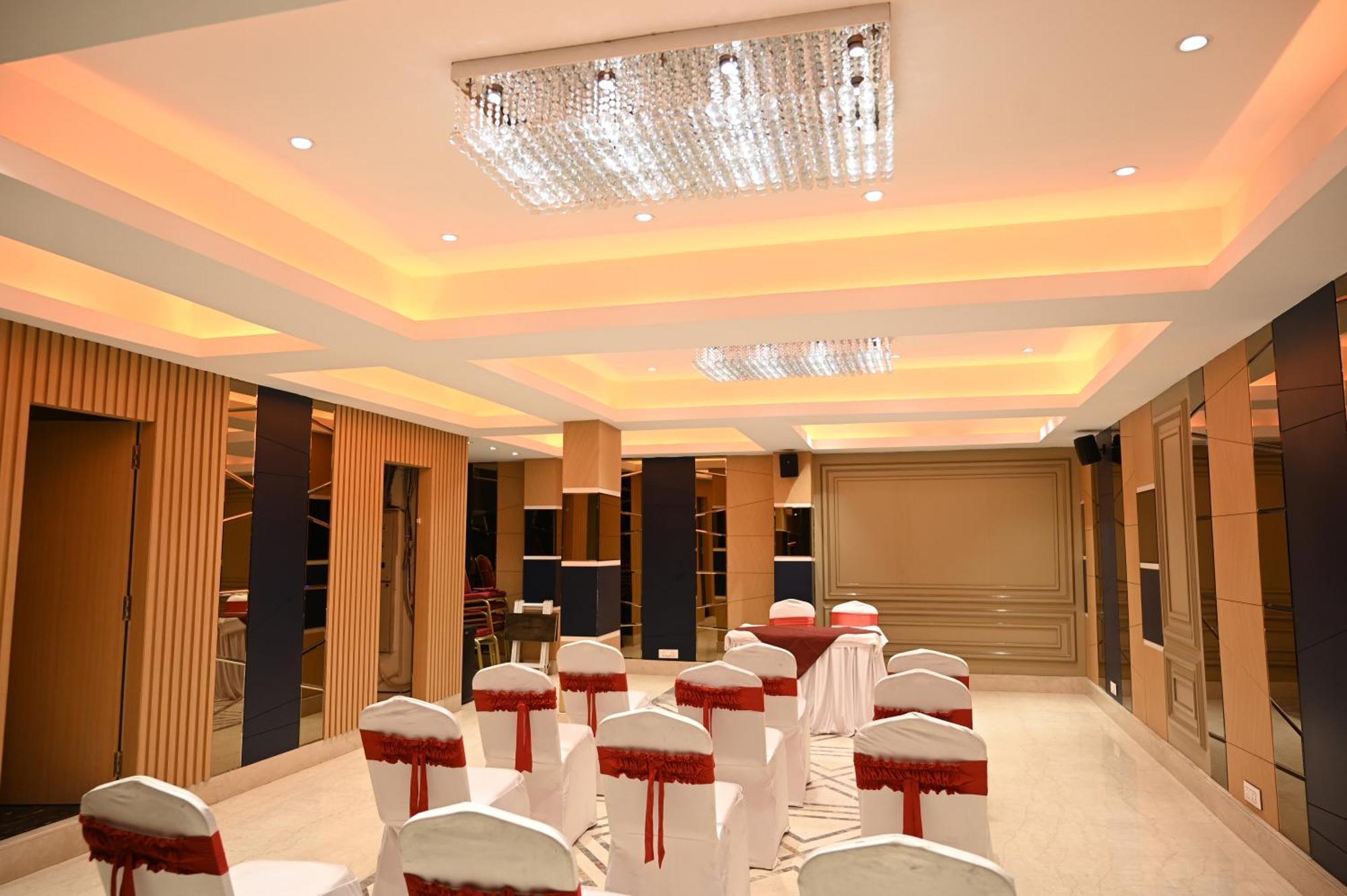 Hotel Trax International Jamshedpur Exteriör bild