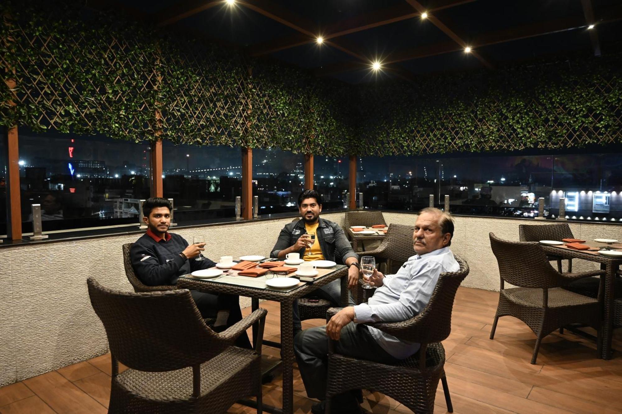 Hotel Trax International Jamshedpur Exteriör bild